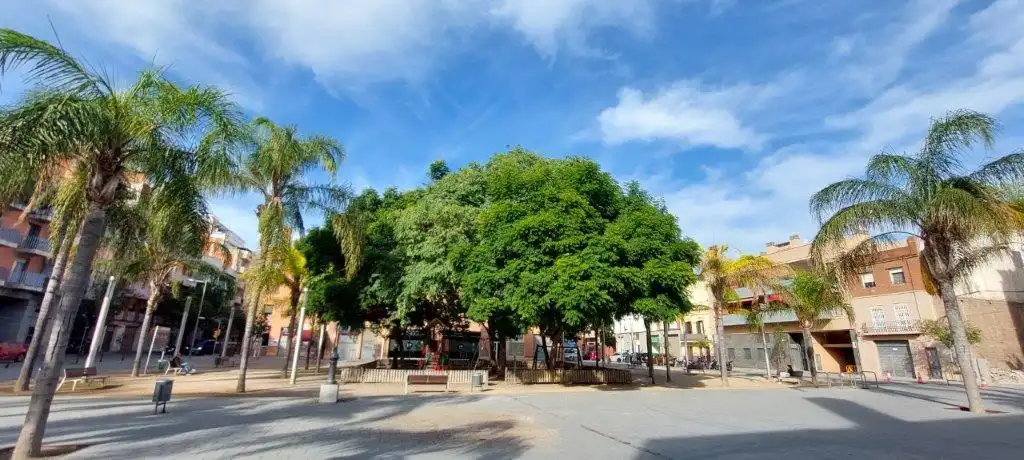 Vista exterior de Àtic en venda en L'Hospitalet de Llobregat amb Aire condicionat, Calefacció i Terrassa