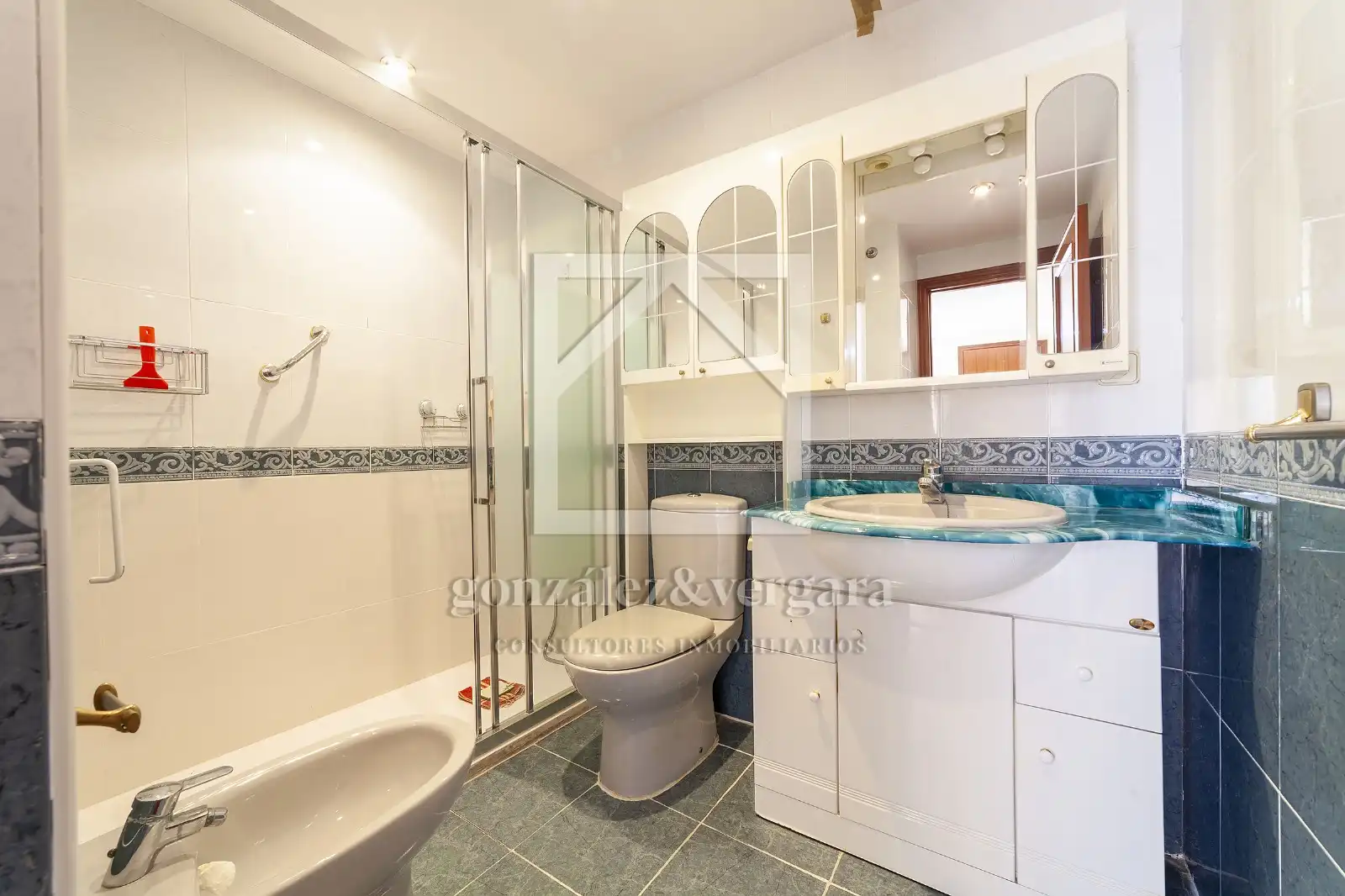 Baño de Piso en venta en Valencia con Aire acondicionado, Calefacción y Terraza
