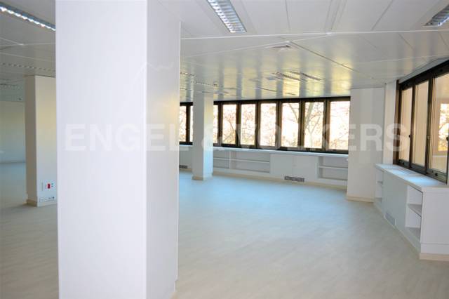 Oficina en Alquiler en Barri de les Corts