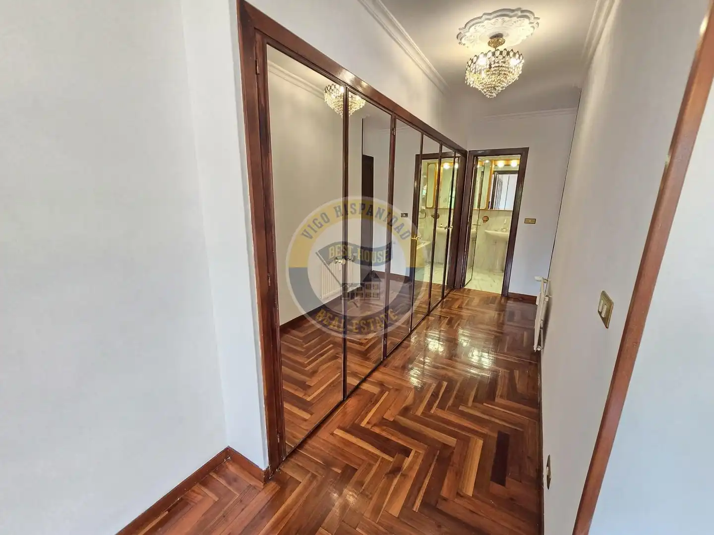 Piso de alquiler en Vigo  con Calefacción, Parquet y Balcón