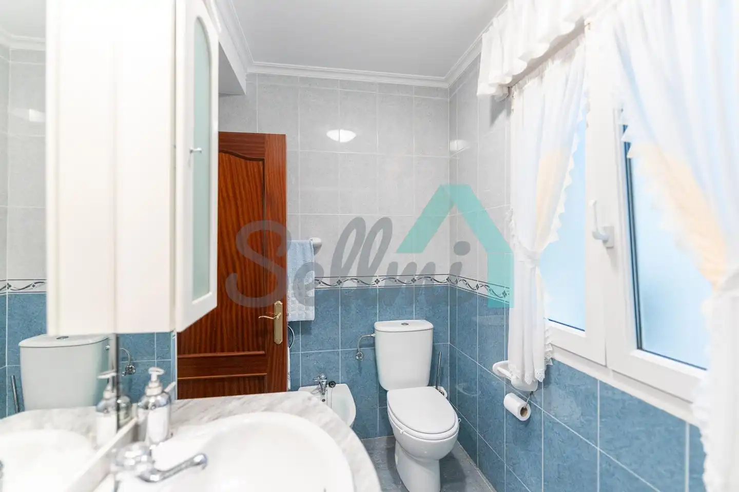 Bathroom of Flat for sale in Gijón   with Heating, Parquet flooring and Furnished