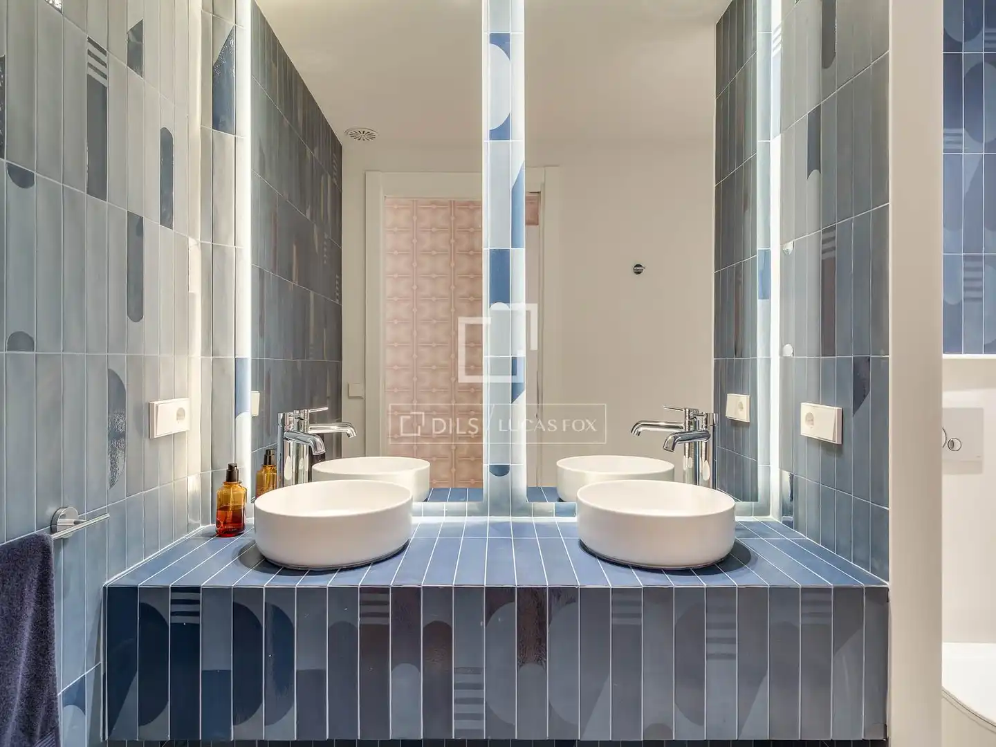 Badezimmer von Wohnung zum Verkauf in Barcelona mit Heizung, Terrasse und Abstellraum