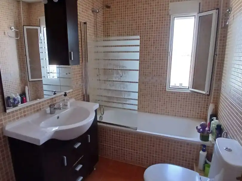 Baño de Piso en venta en Olivenza con Aire acondicionado y Balcón