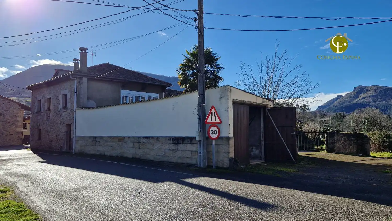 Vista exterior de Casa o xalet en venda en Molledo amb Calefacció, Terrassa i Traster