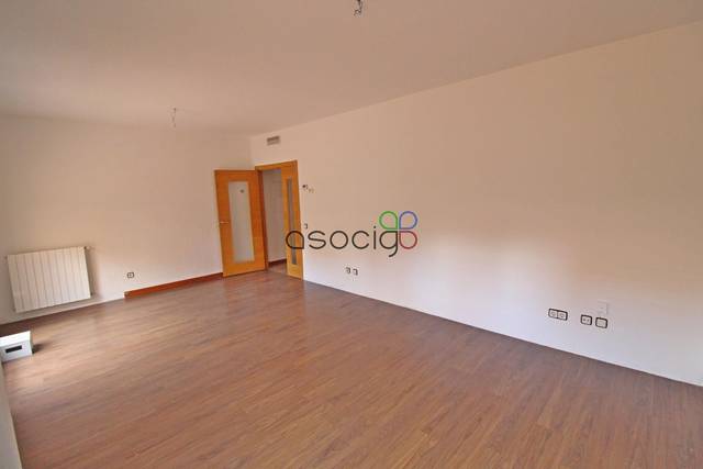 Piso en Venta en María Moliner en Yebes - Valdeluz