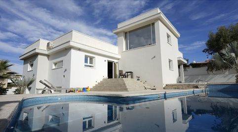 FANTÁSTICA VILLA CON PISCINA PRIVADA, JARDÍN Y SEMI SÓTANO EN CIUDAD QUESADA