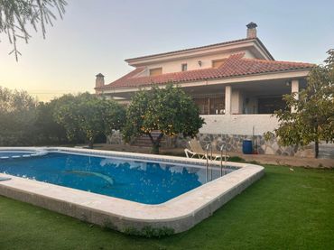 Villa avec balcon à vendre à Pedanías Oeste