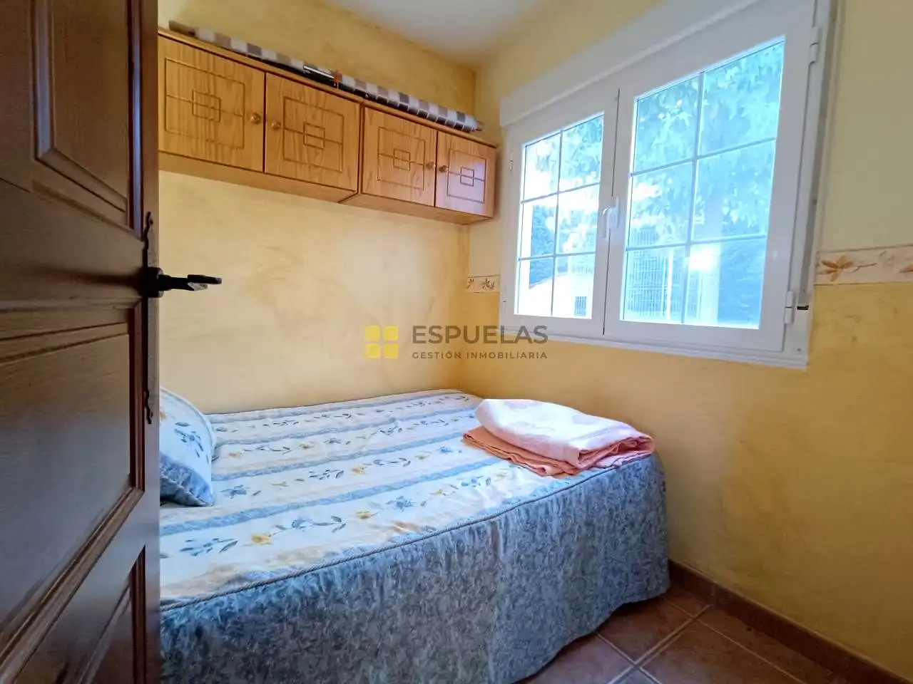 Habitación de Finca rústica en venta en Autol con Jardín privado, Piscina y Amueblado