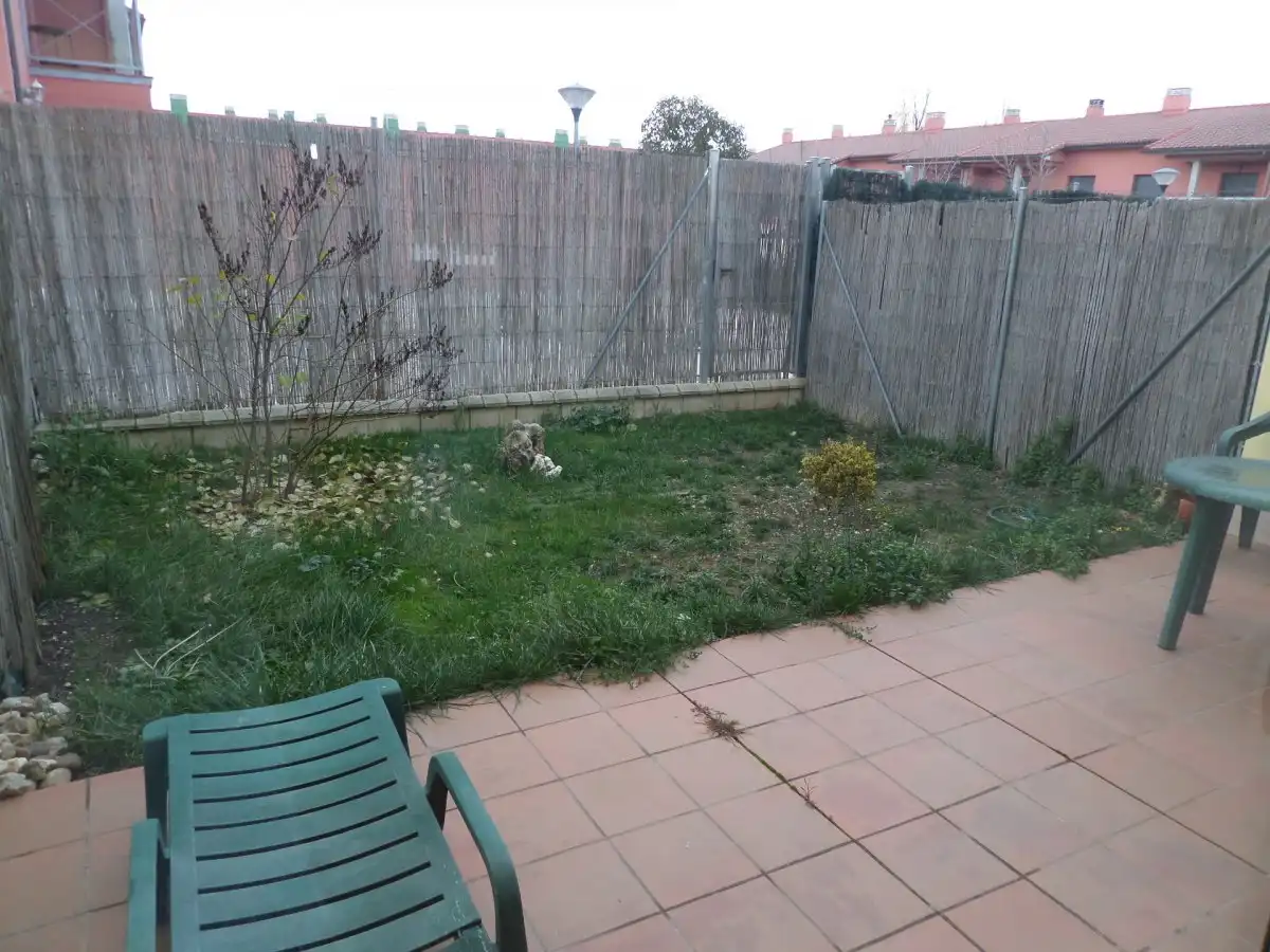 Jardín de Casa adosada en venta en Tudela de Duero con Calefacción y Jardín privado