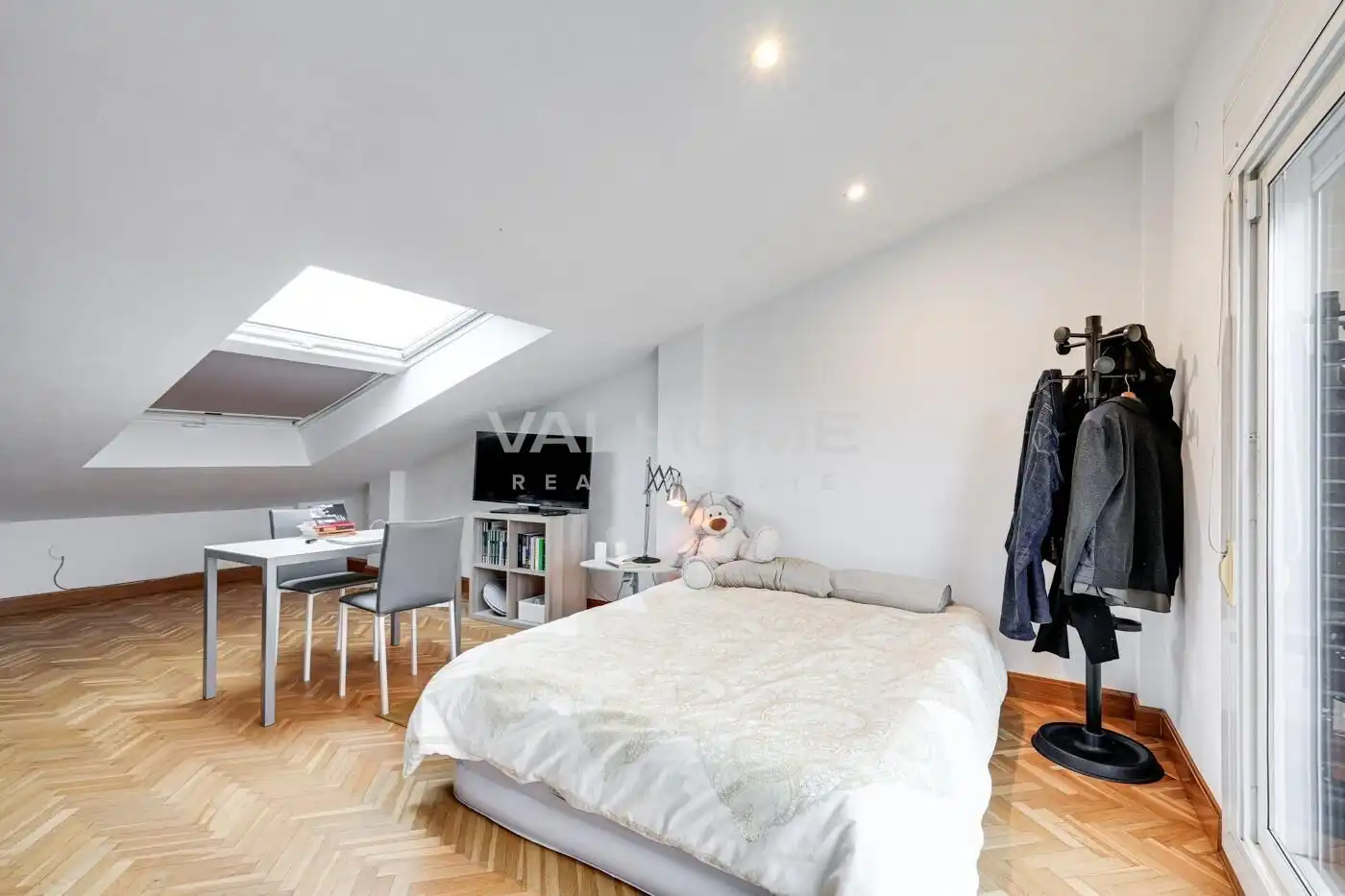 Schlafzimmer von Einfamilien-Reihenhaus zum Verkauf in Sant Cugat del Vallès mit Heizung, Privatgarten und Parkett