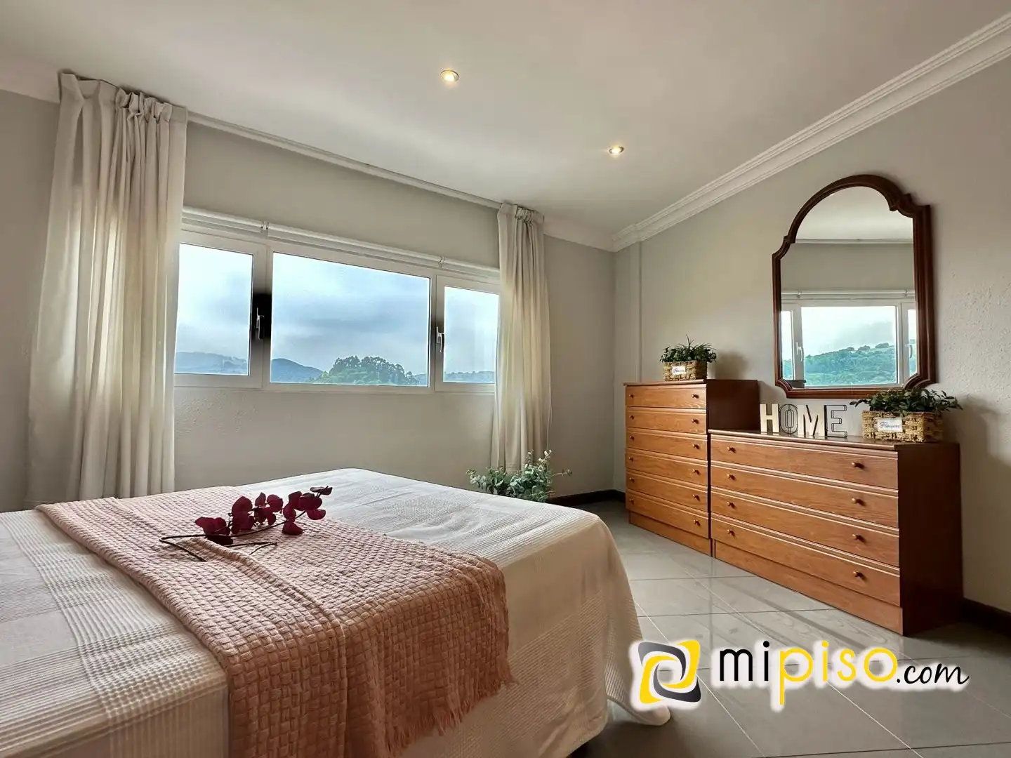 Bedroom of Flat for sale in Laredo  with Furnished