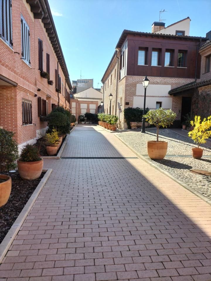 Exterior view of Duplex for rent in Alcalá de Henares  with Air Conditioner and Furnished
