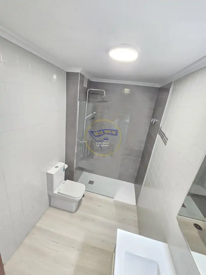 Baño de Piso en venta en Vigo  con Calefacción, Parquet y Terraza