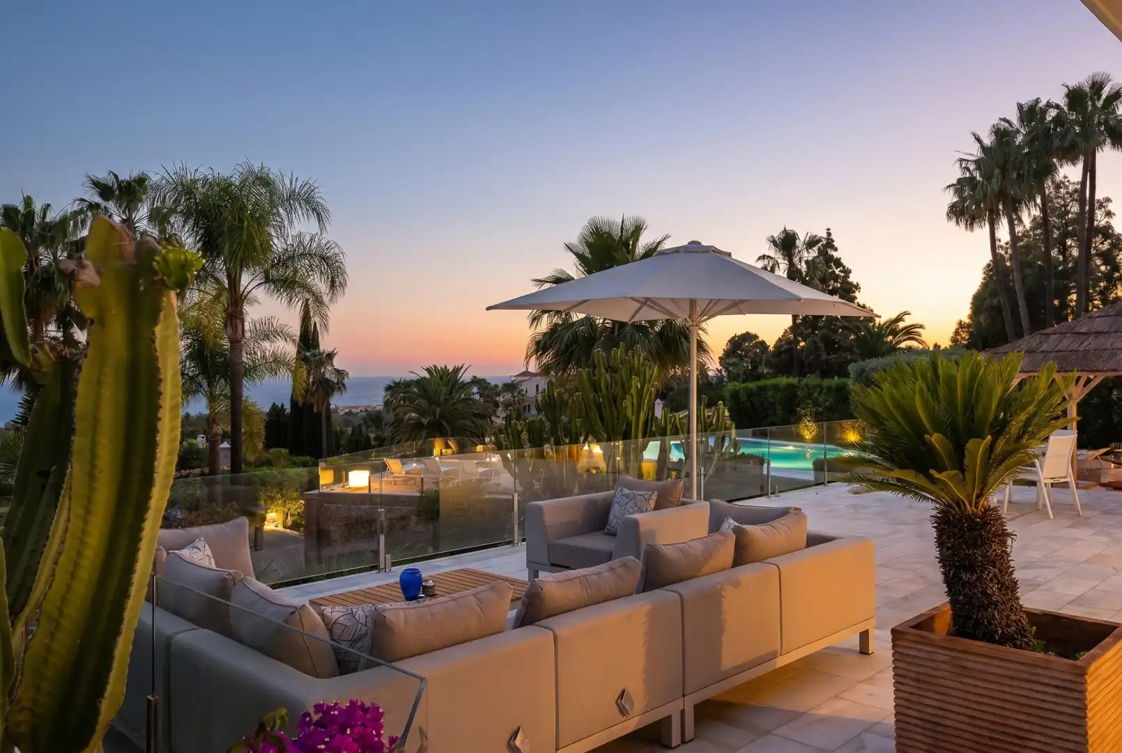 Terrasse von Haus oder Chalet zum Verkauf in Marbella mit Klimaanlage, Privatgarten und Terrasse