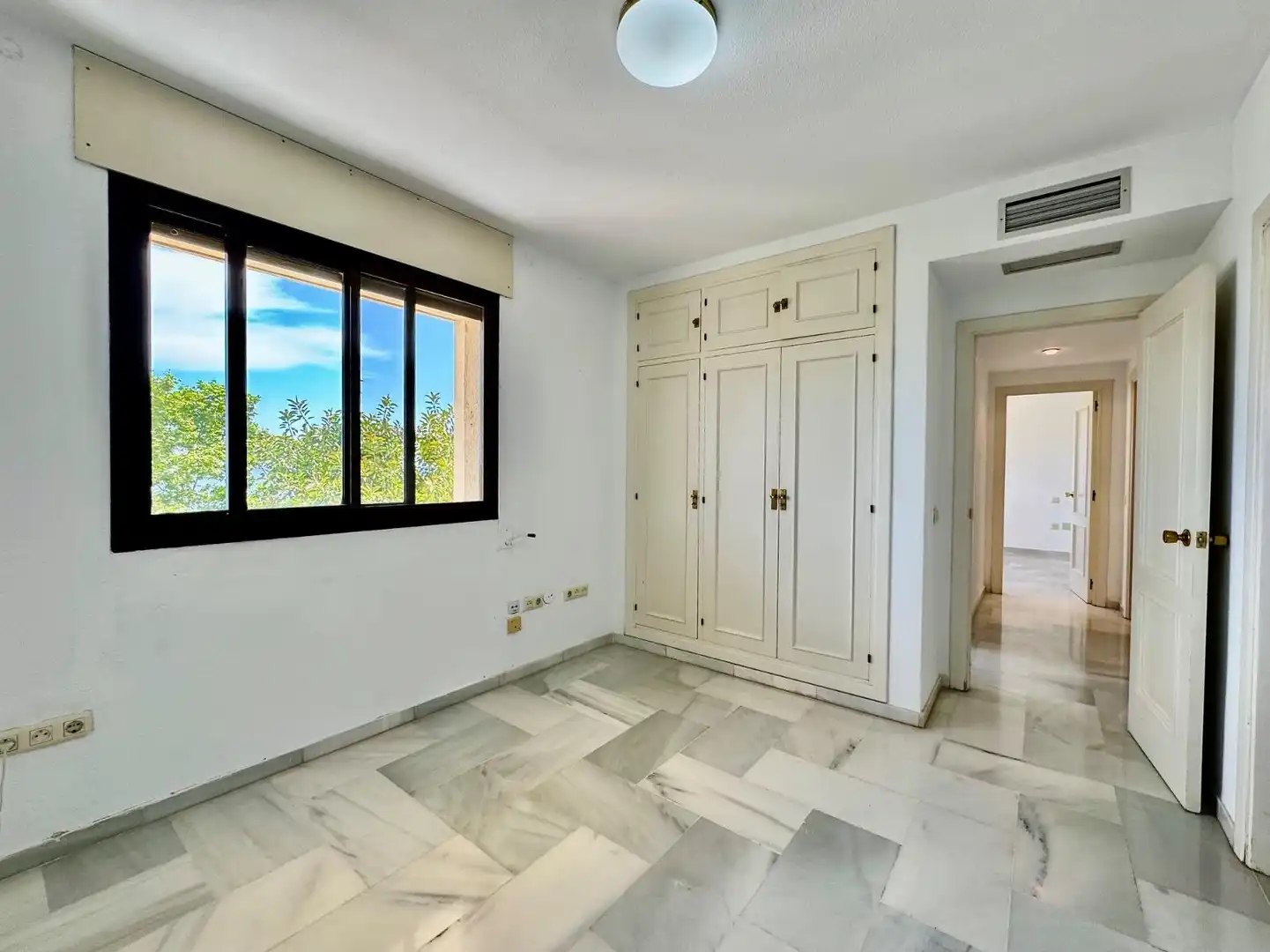 Flat for sale in Torremolinos  with Air Conditioner, Private garden and Terrace