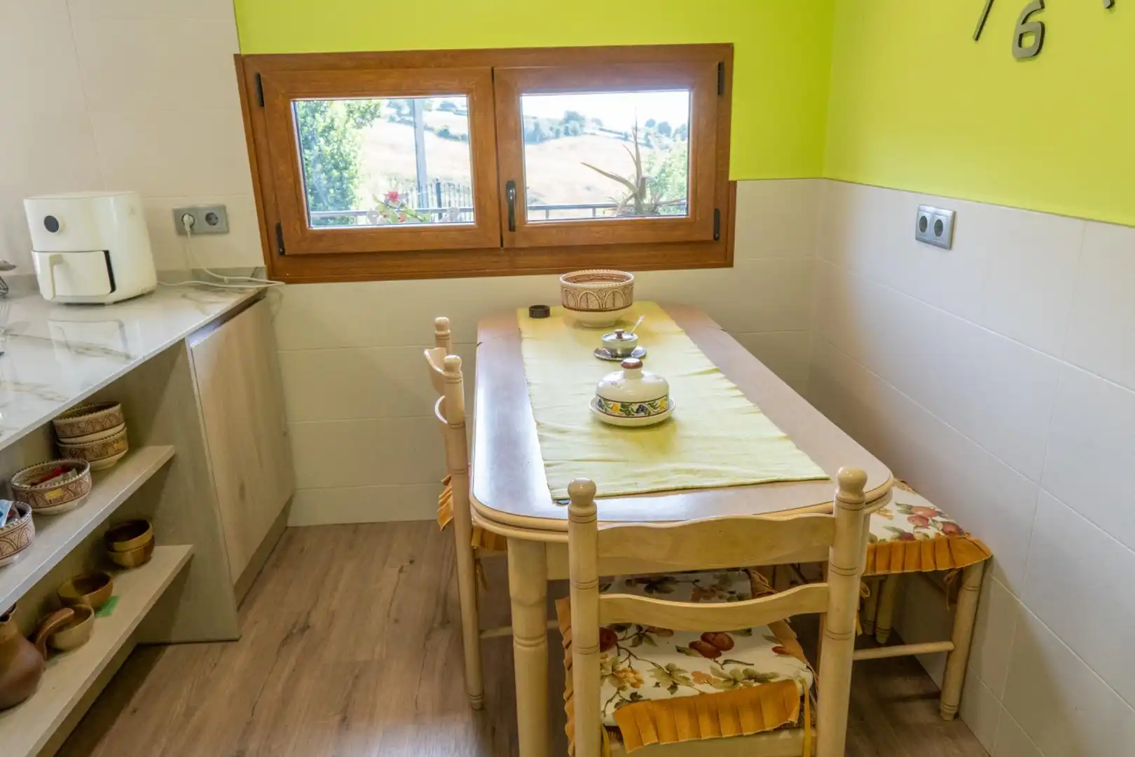 Cuina de Casa o xalet en venda en Gijón  amb Calefacció, Jardí privat i Terrassa