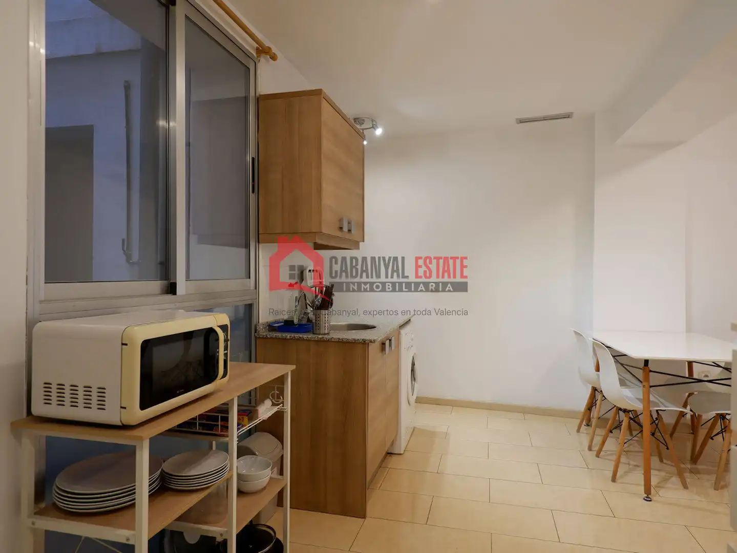 Cocina de Estudio de alquiler en Valencia con Aire acondicionado, Amueblado y Balcón