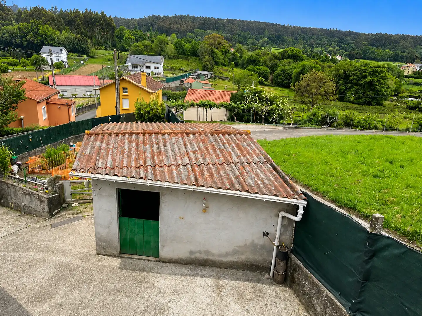 Vista exterior de Casa adosada en venda en Cabanas amb Jardí privat