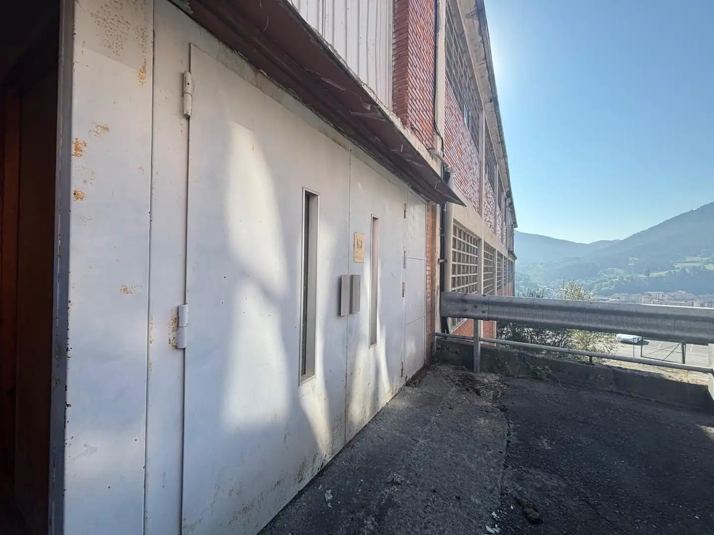 Vista exterior de Nau industrial en venda en Arrigorriaga