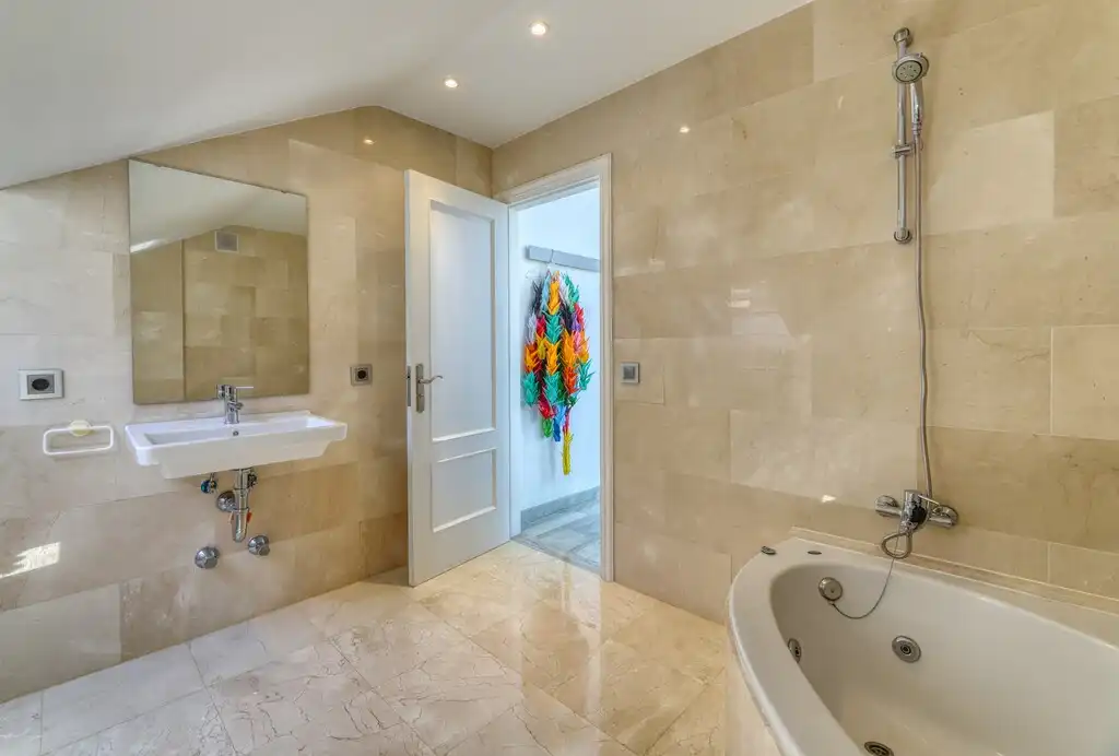 Baño de Dúplex en venta en Calvià con Terraza, Trastero y Piscina comunitaria