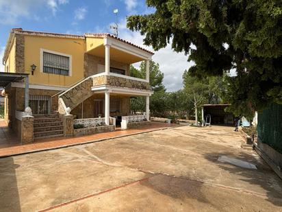 Vista exterior de Casa o xalet en venda en Chiva amb Aire condicionat, Calefacció i Jardí privat