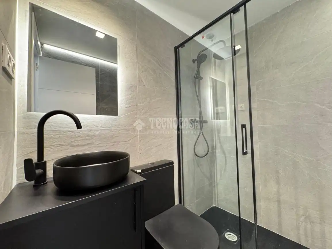 Bathroom of Flat for sale in Alcobendas  with Air Conditioner and Heating