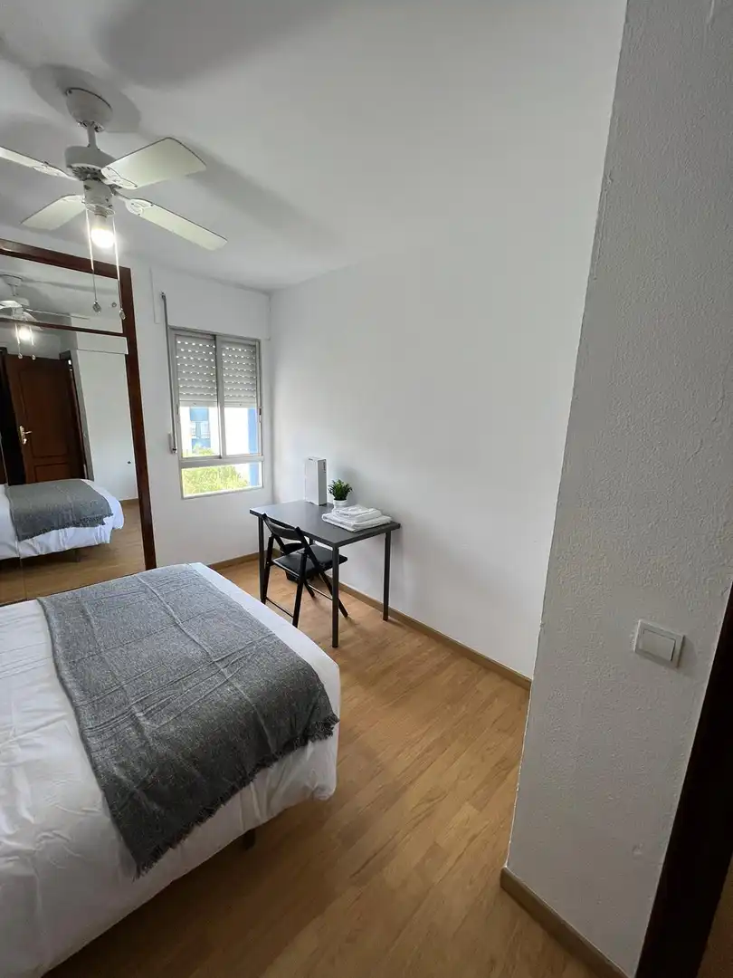 Room in N/A, -1, Parque Ayala - Jardín de la Abadía - Huelín