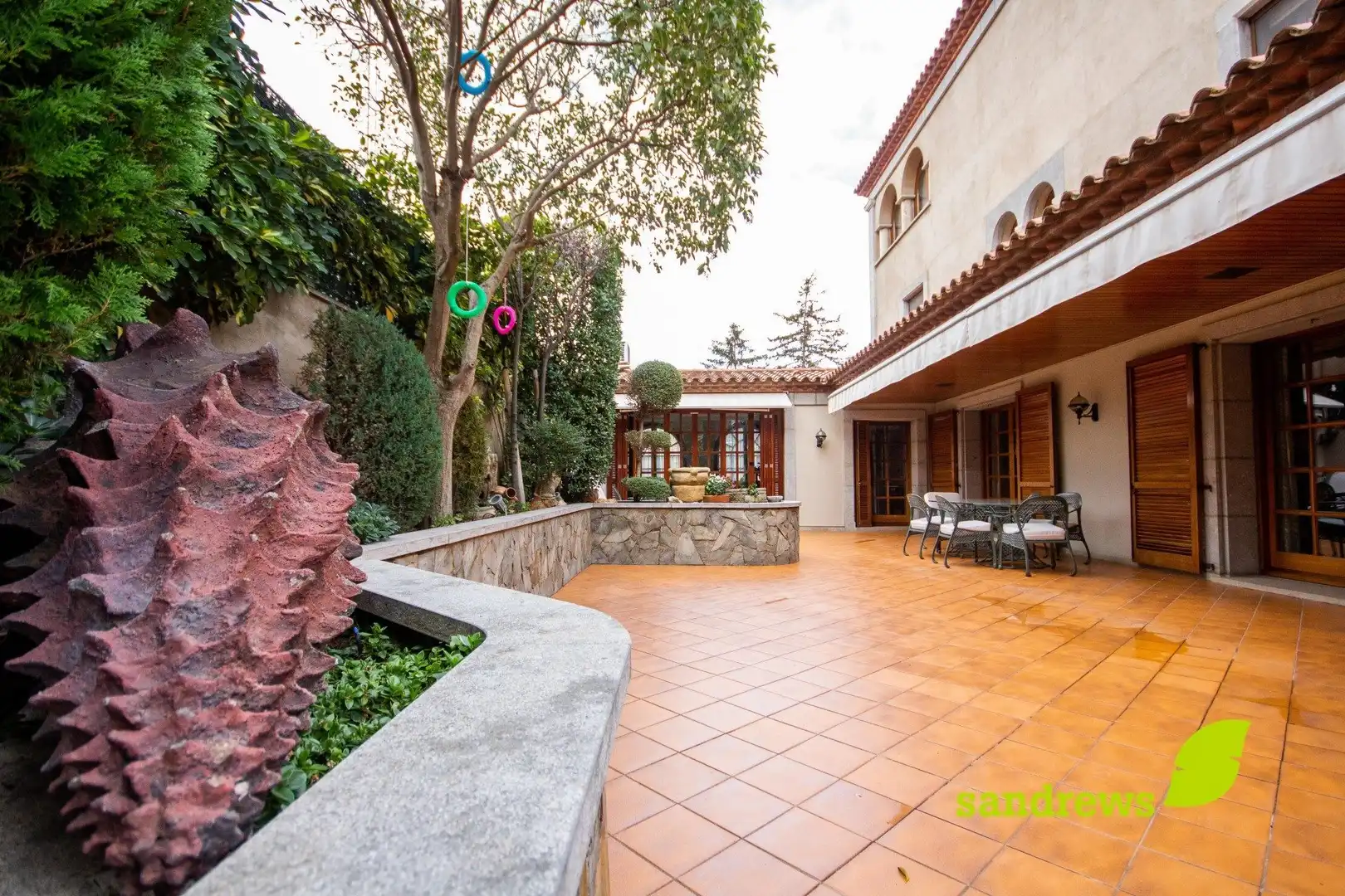 Terrasse von Einfamilien-Reihenhaus zum Verkauf in Figueres mit Klimaanlage, Heizung und Privatgarten