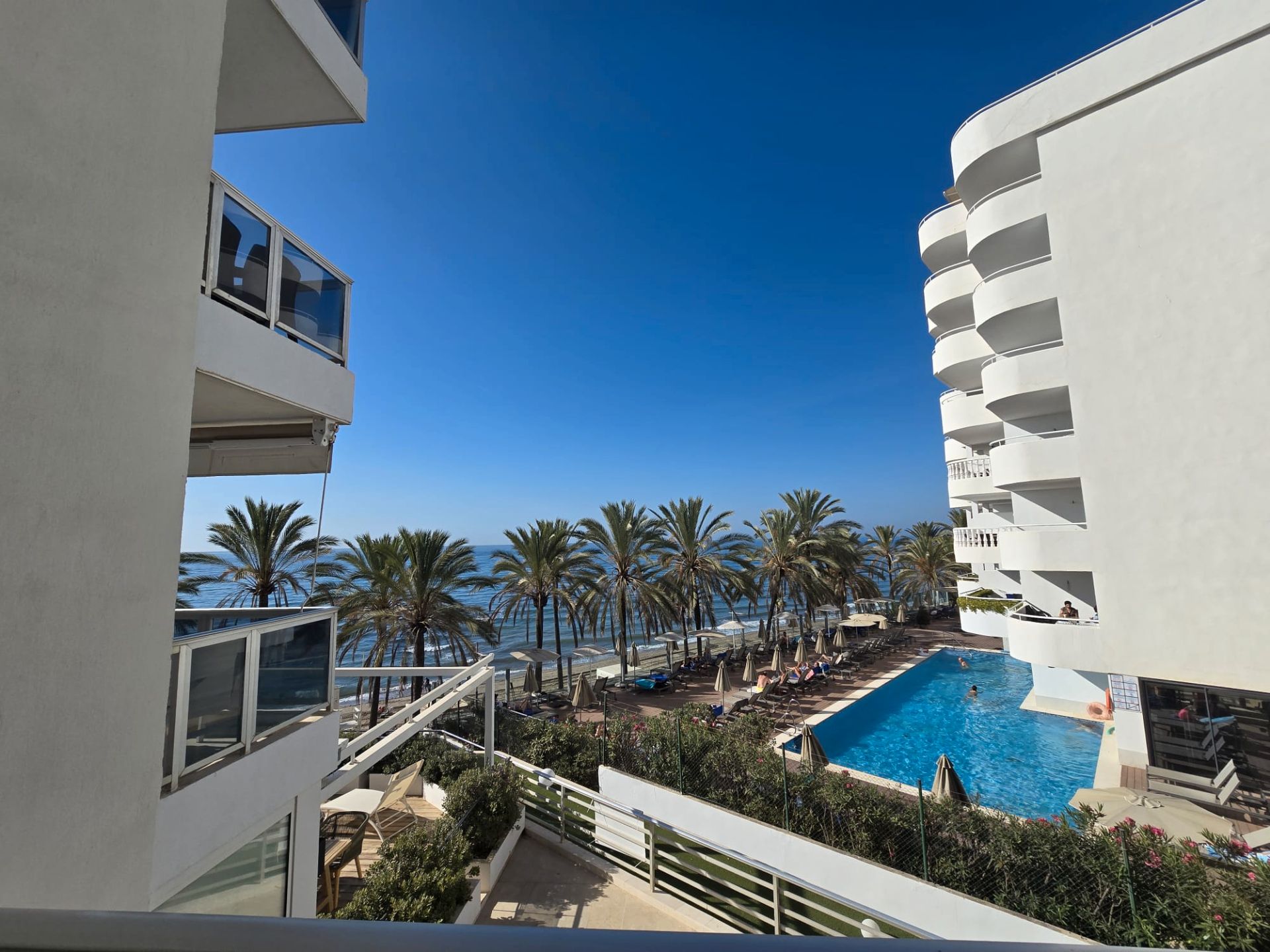 Piscina de Pis en venda en Marbella amb Terrassa, Moblat i Piscina comunitària