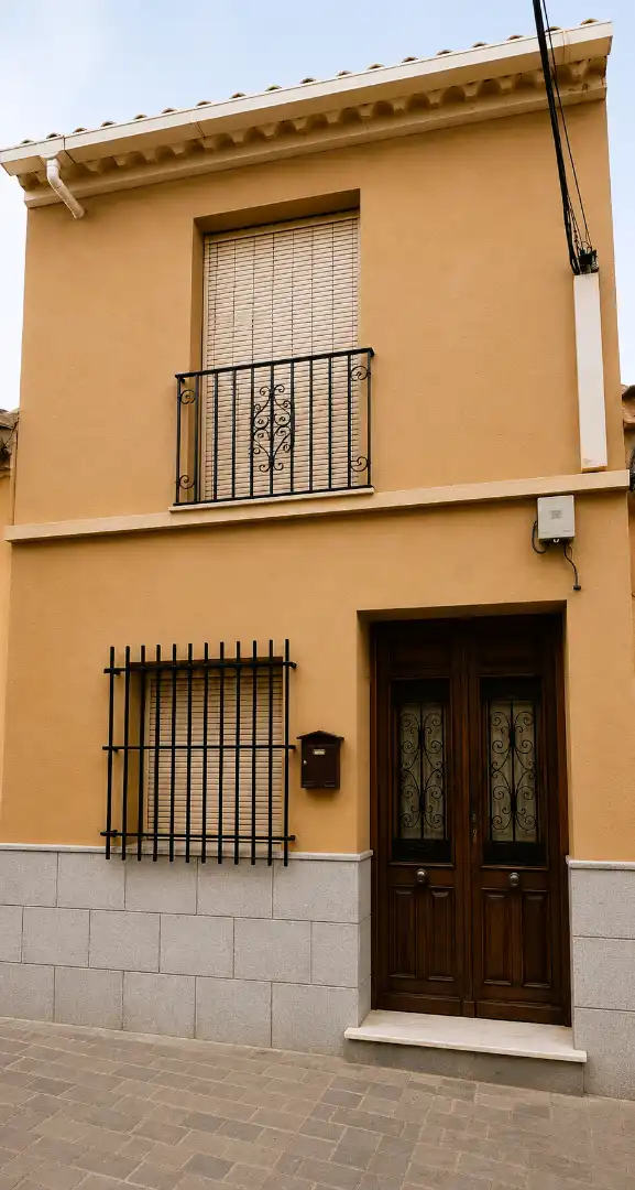 Vista exterior de Casa adosada en venta en Totana con Terraza, Trastero y Amueblado