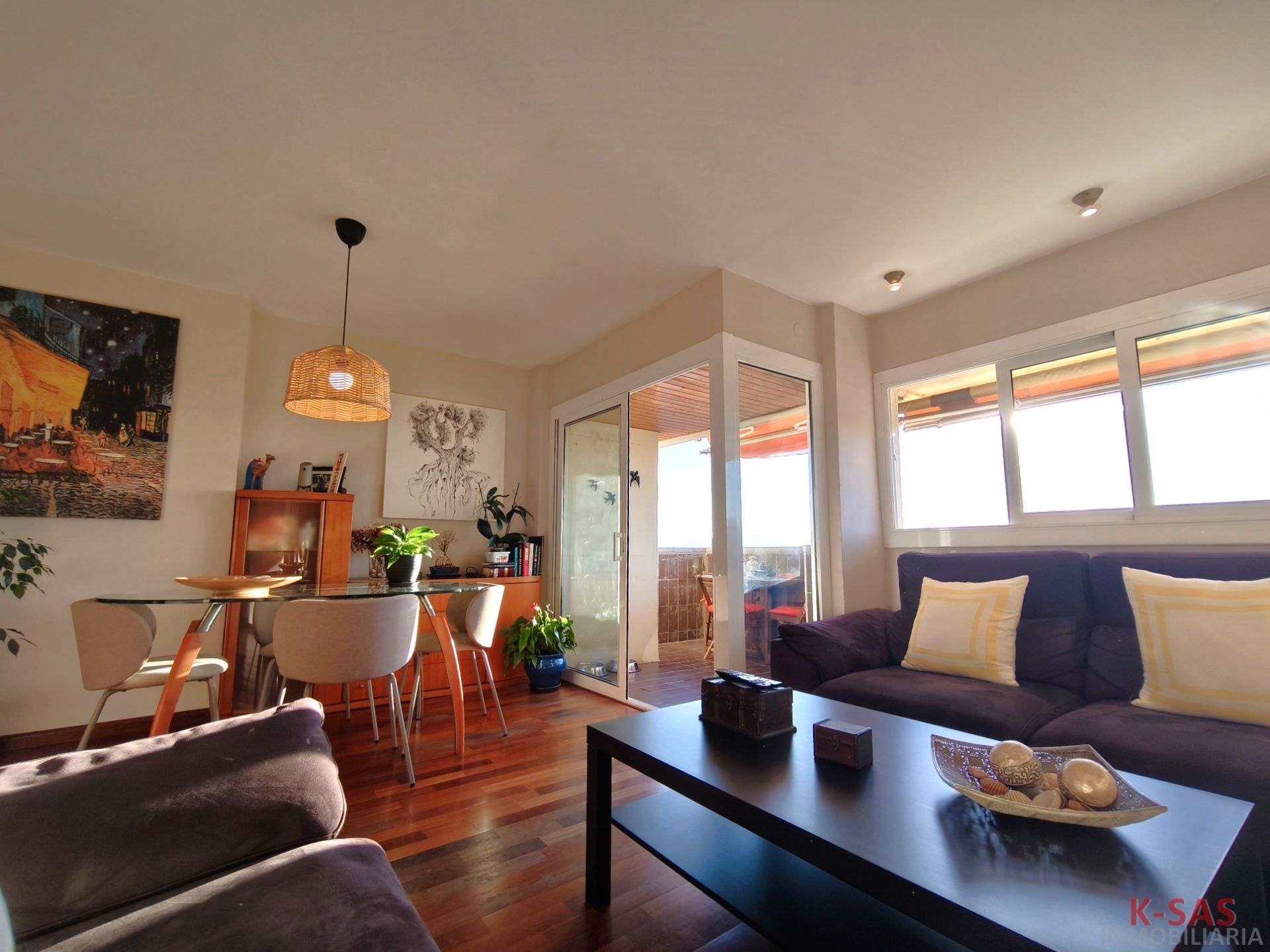 Living room of Attic for sale in Esplugues de Llobregat  with Heating, Private garden and Parquet flooring
