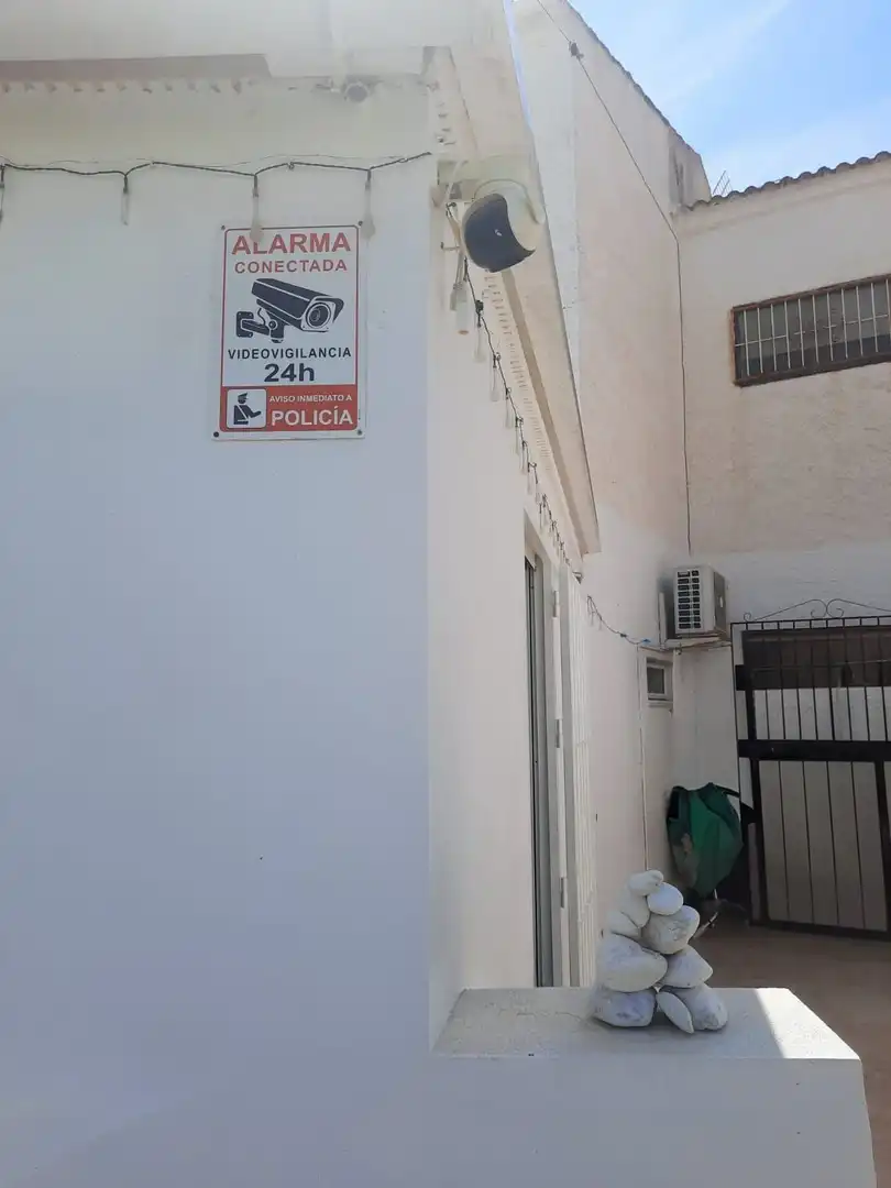 Aparcament de Casa o xalet en venda en Torrevieja amb Aire condicionat, Jardí privat i Terrassa