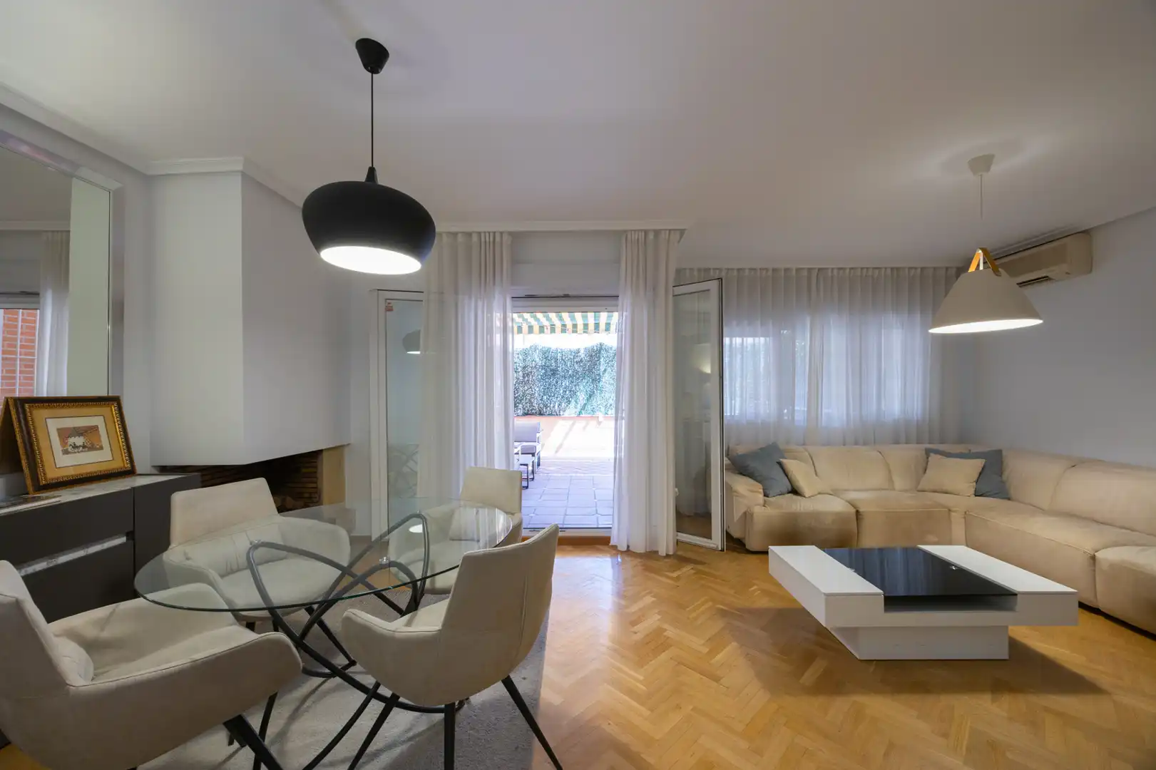 Living room of Houses for sale in Toledo  with Air Conditioner, Heating and Private garden