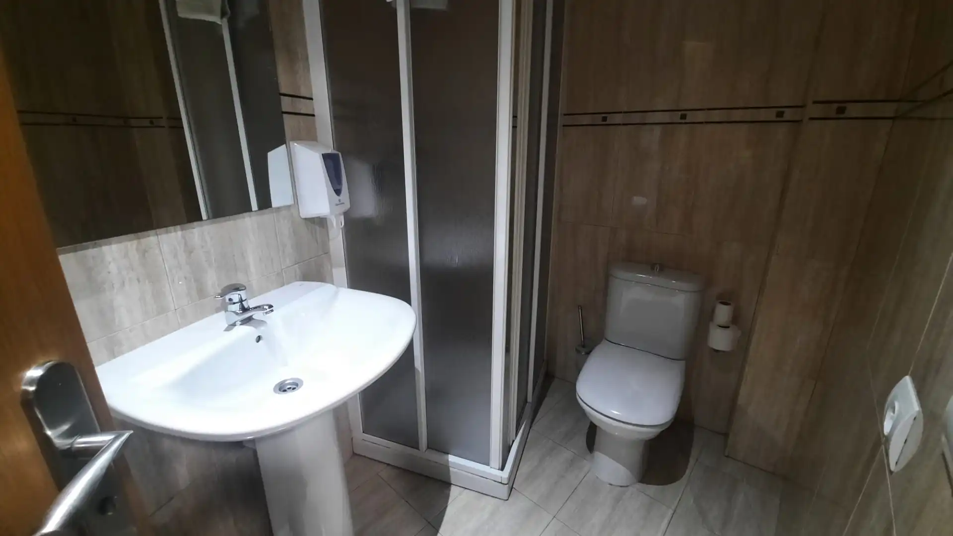 Badezimmer von Gebäude zum Verkauf in Cacabelos mit Alarm