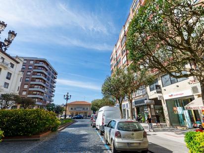 Vista exterior de Pis en venda en Torrelavega  amb Terrassa