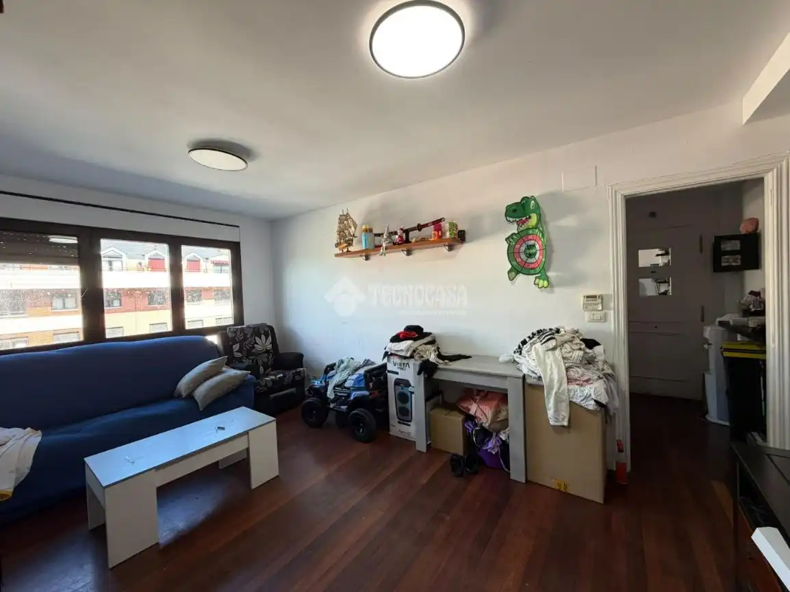 Sala de estar de Piso en venta en Castro-Urdiales con Piscina comunitaria