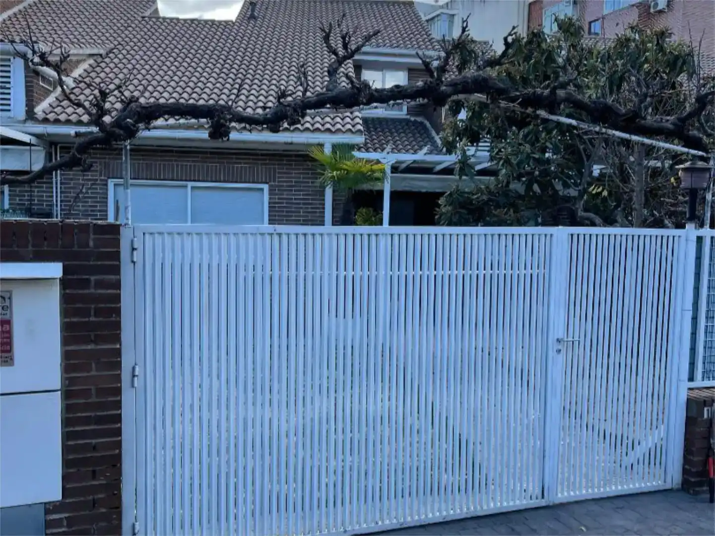Vista exterior de Casa o xalet de lloguer en Madrid amb Jardí privat, Parquet i Balcó