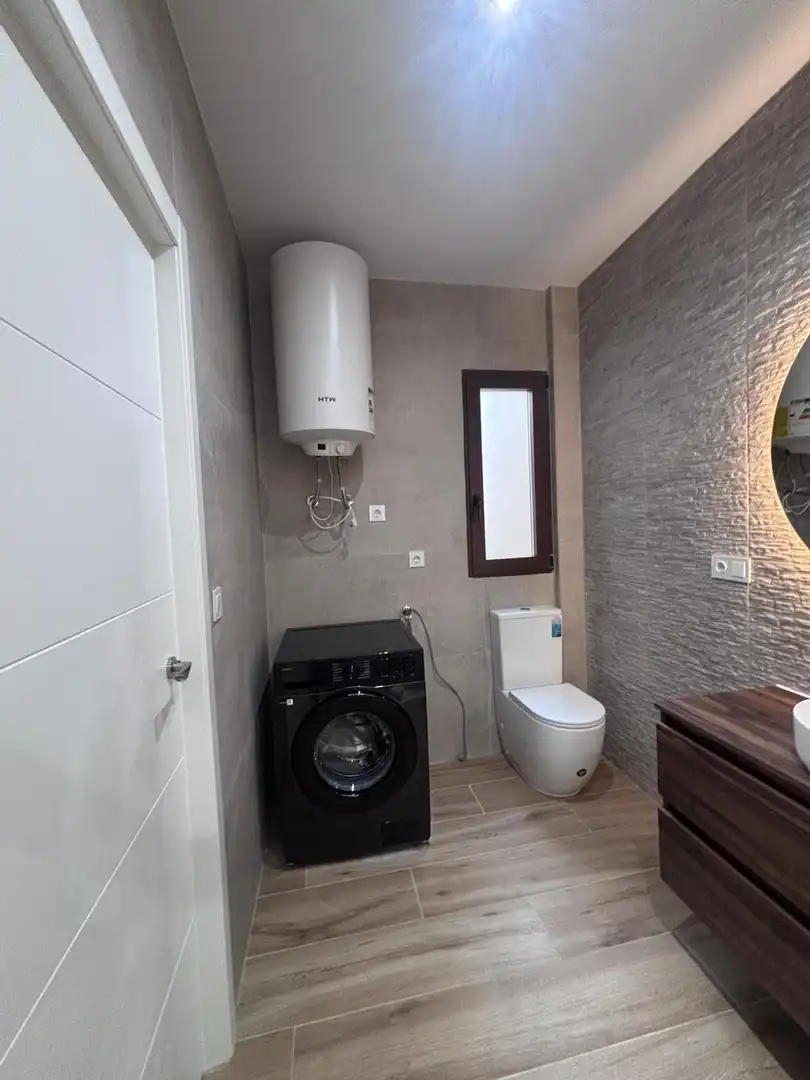 Bathroom of Flat for rent in Granada  with Air Conditioner, Furnished and Balcony