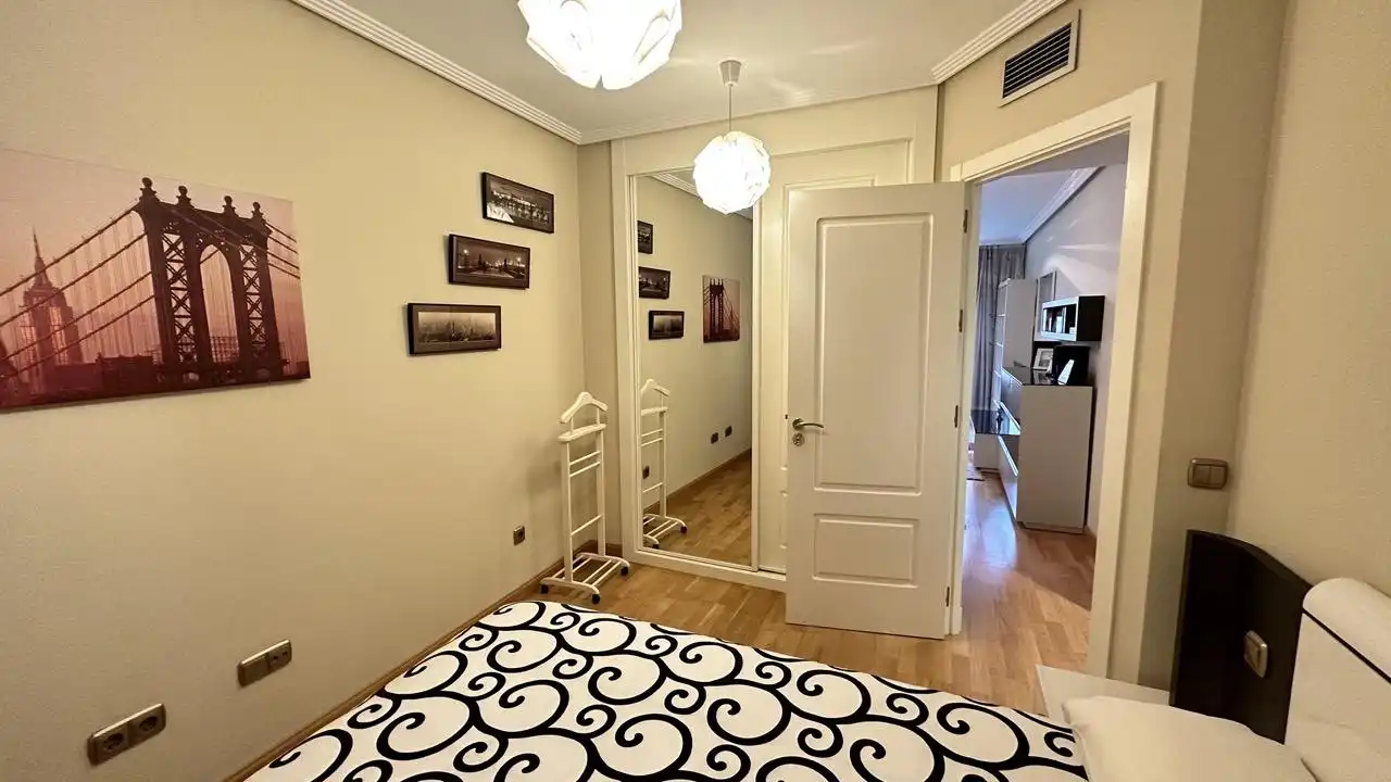 Habitación de Apartamento en venta en Madrid con Aire acondicionado, Calefacción y Jardín privado