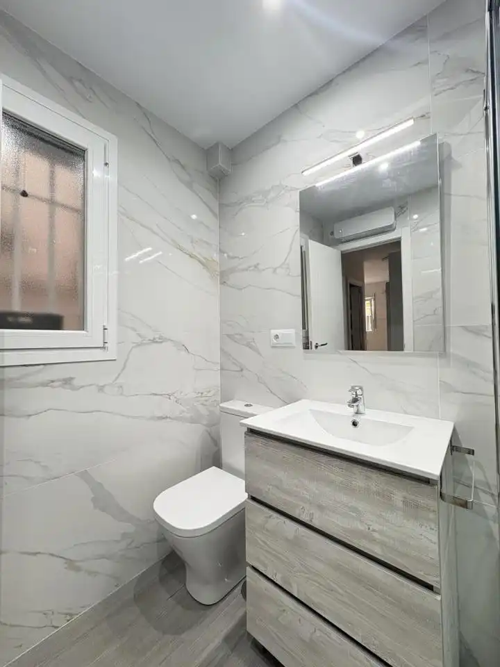 Baño de Planta baja de alquiler en Madrid con Aire acondicionado y Calefacción