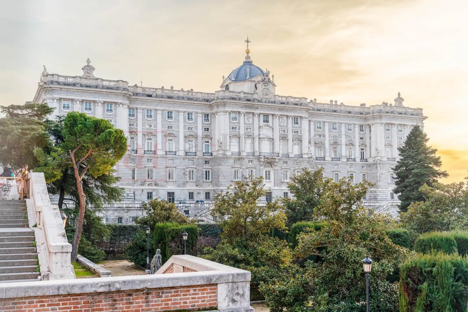 Vista exterior de Planta baja en venta en Madrid con Calefacción y Amueblado