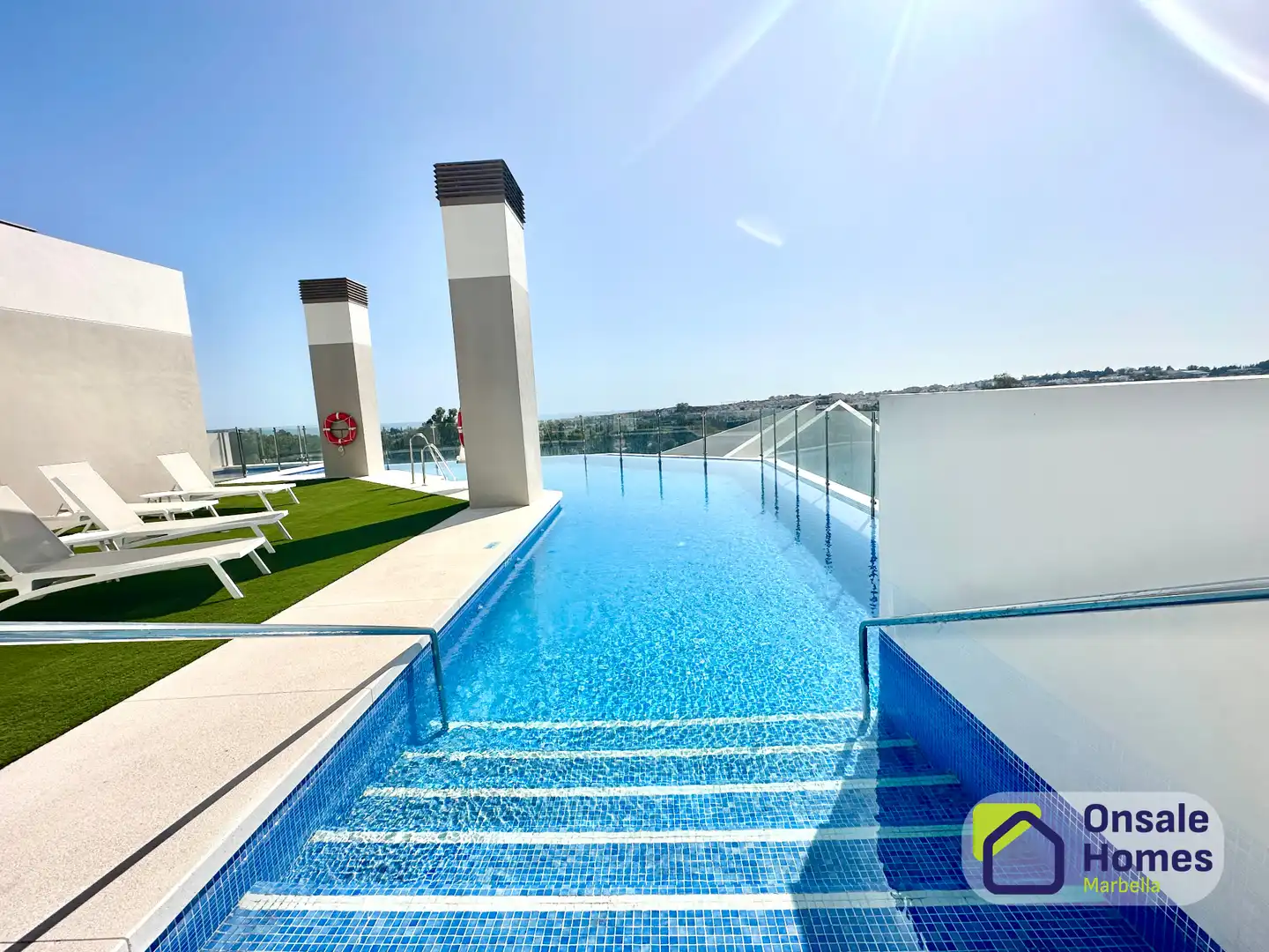 Schwimmbecken von Dachboden zur Miete in Marbella mit Klimaanlage, Terrasse und Abstellraum