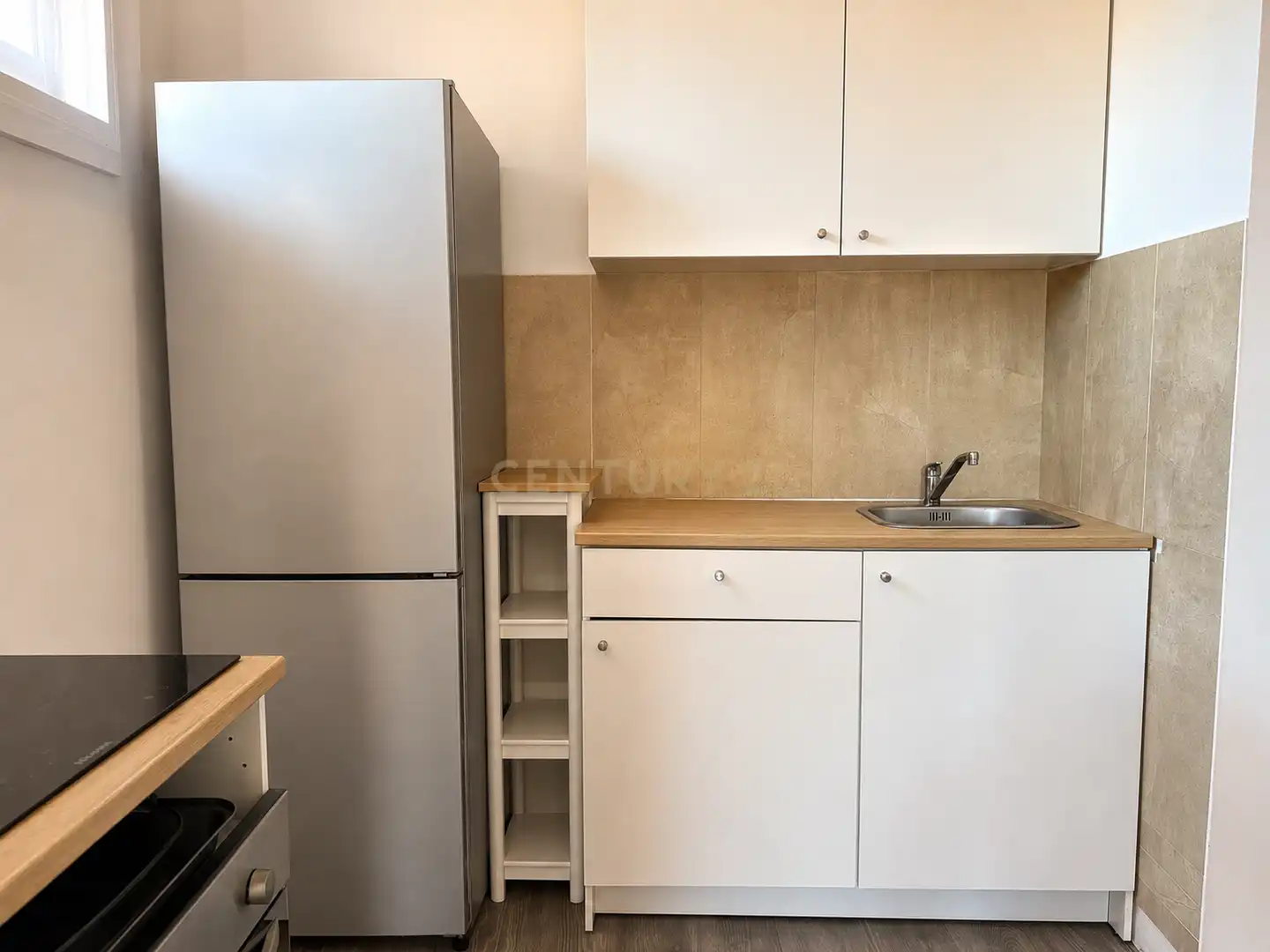 Cuina de Apartament de lloguer en Benalmádena amb Aire condicionat, Jardí privat i Piscina