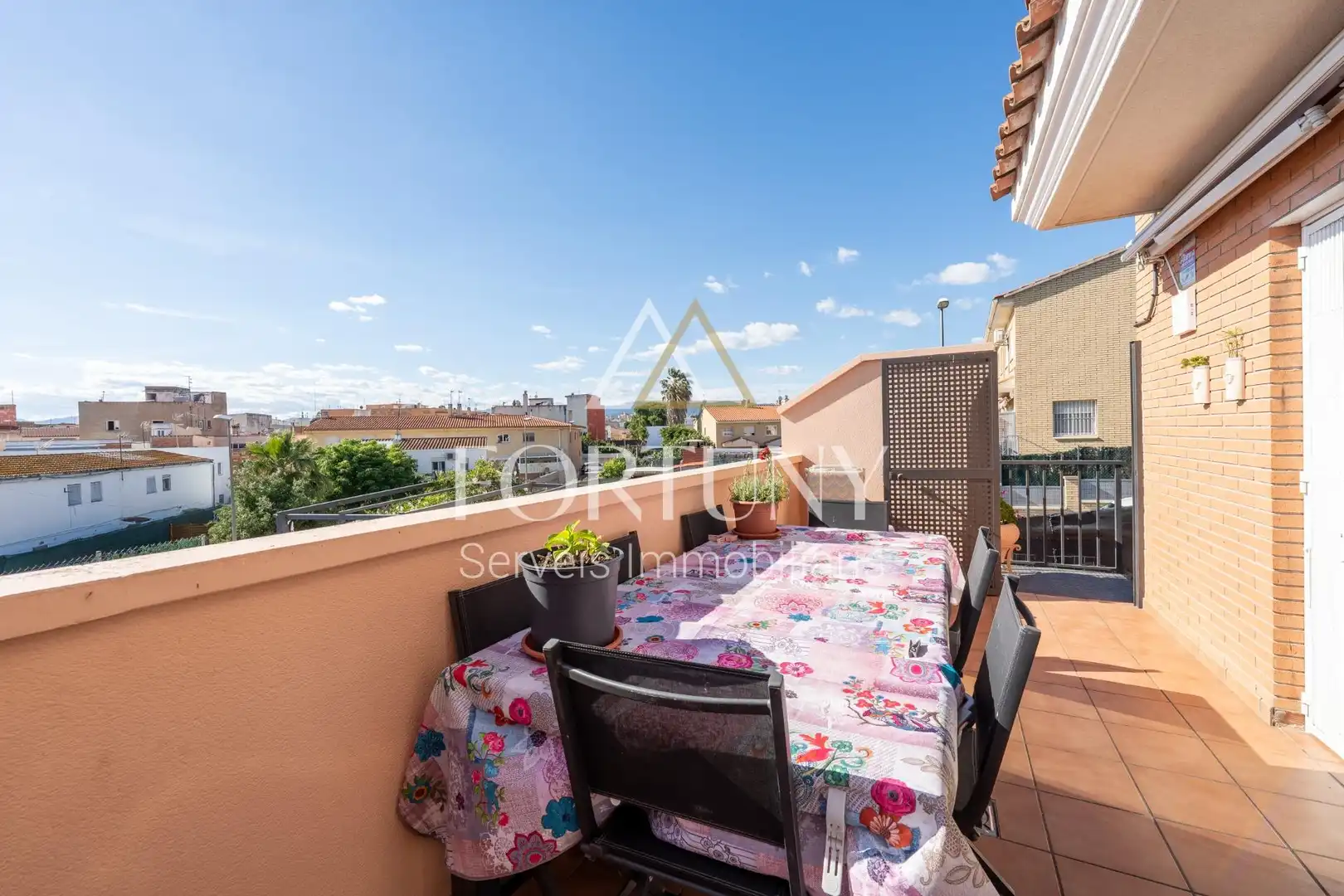 Terrasse von Einfamilien-Reihenhaus zum Verkauf in Reus mit Klimaanlage und Heizung