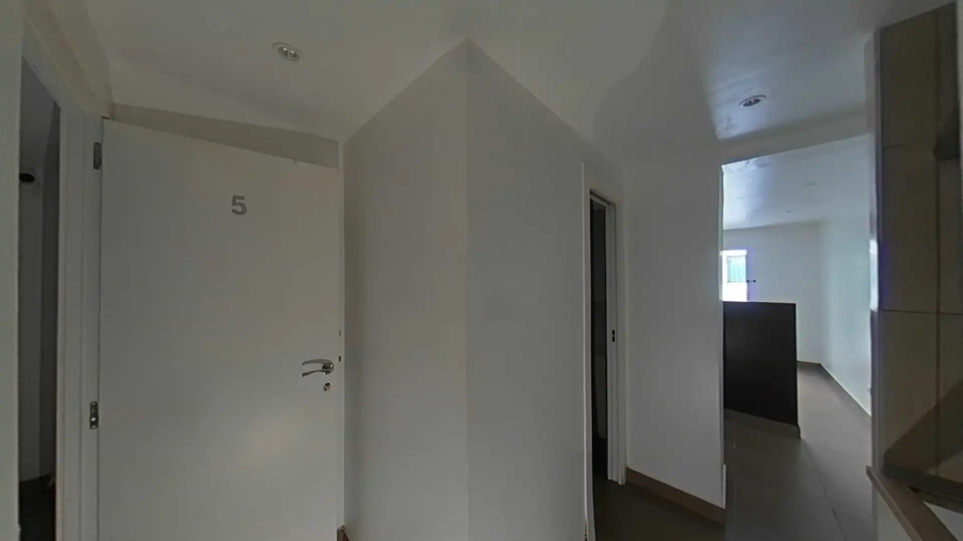 Ground floor for sale in Barcelona  with Air Conditioner and Alarm