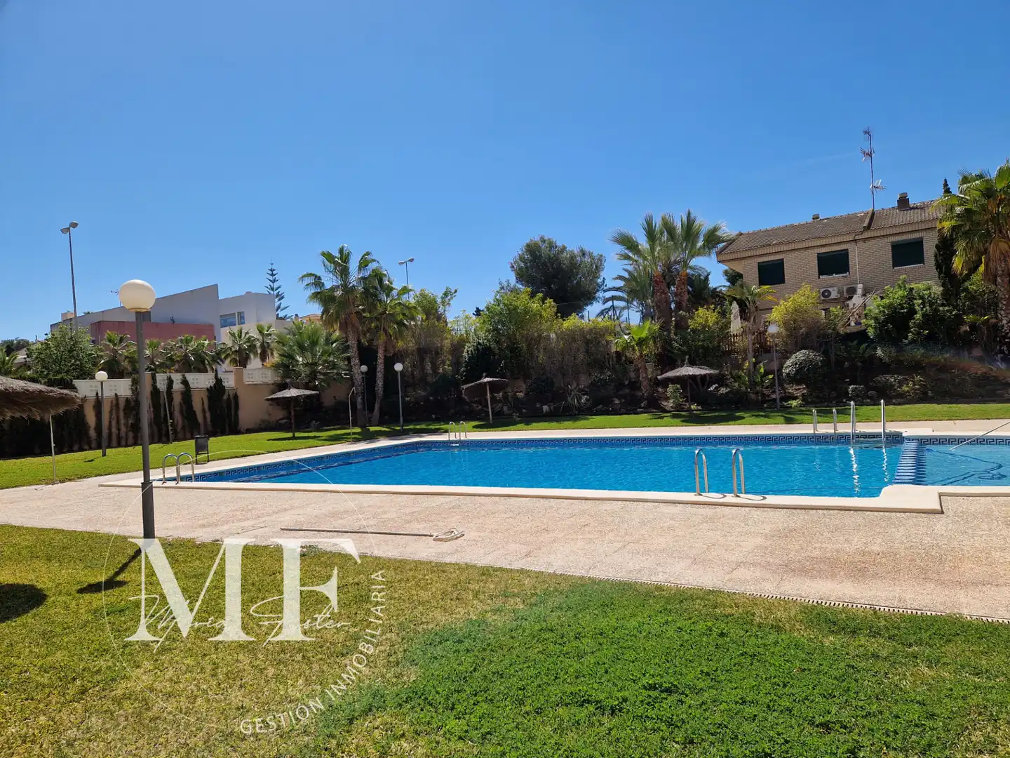 Schwimmbecken von Wohnung zum Verkauf in Alicante / Alacant mit Klimaanlage, Heizung und Terrasse