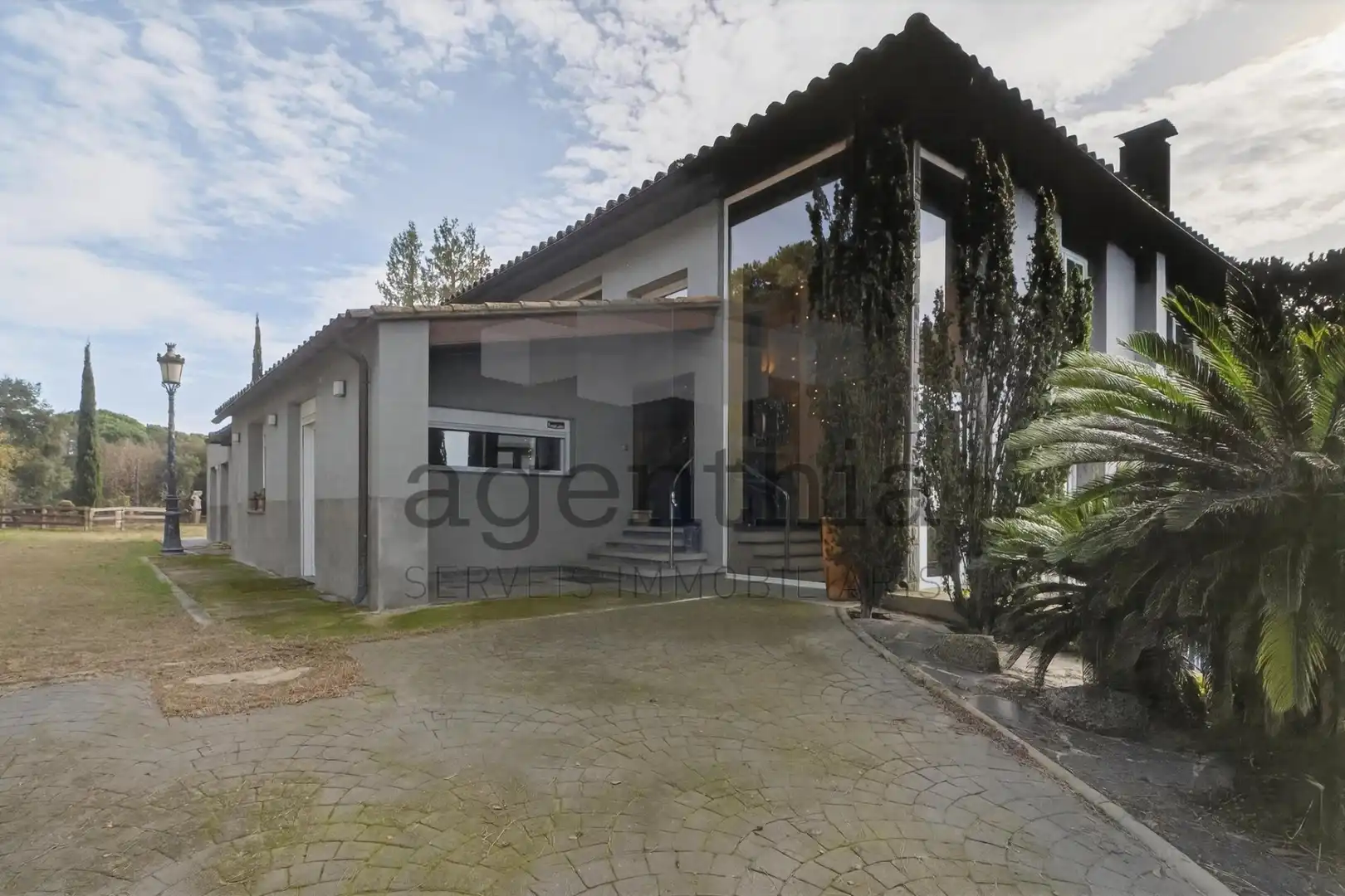 Vista exterior de Casa o xalet en venda en Llambilles amb Aire condicionat, Calefacció i Terrassa