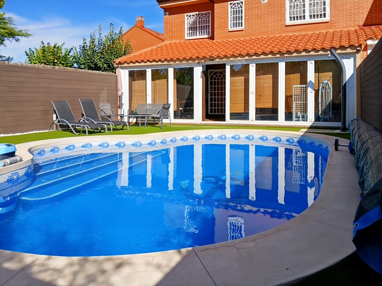 Piscina de Casa adosada en venta en Rivas-Vaciamadrid con Aire acondicionado, Calefacción y Parquet