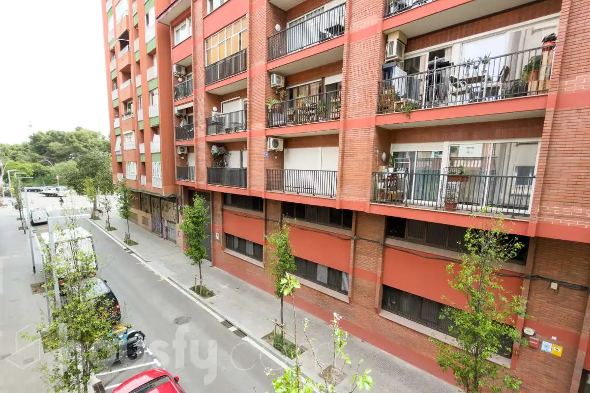 Vista exterior de Piso en venta en Barcelona con Terraza