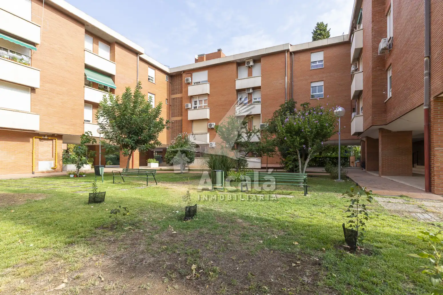 Vista exterior de Pis en venda en Alcalá de Henares amb Aire condicionat, Calefacció i Moblat